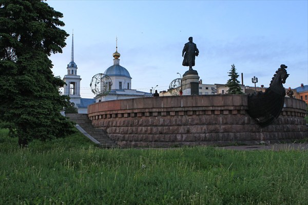 Памятник Афанасию Никитину в Твери